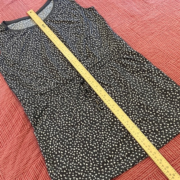 Lolé Gray and White lightweight Patterned sleeveless dress with pockets - Picture 7 of 16